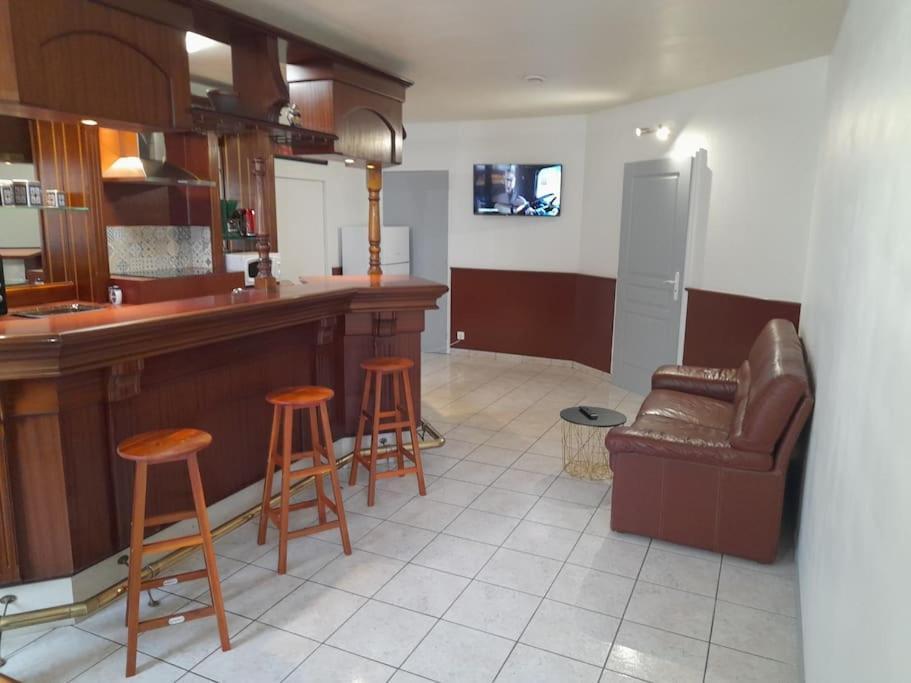 Appartement Au Bord Du Canal Montbard Exterior foto